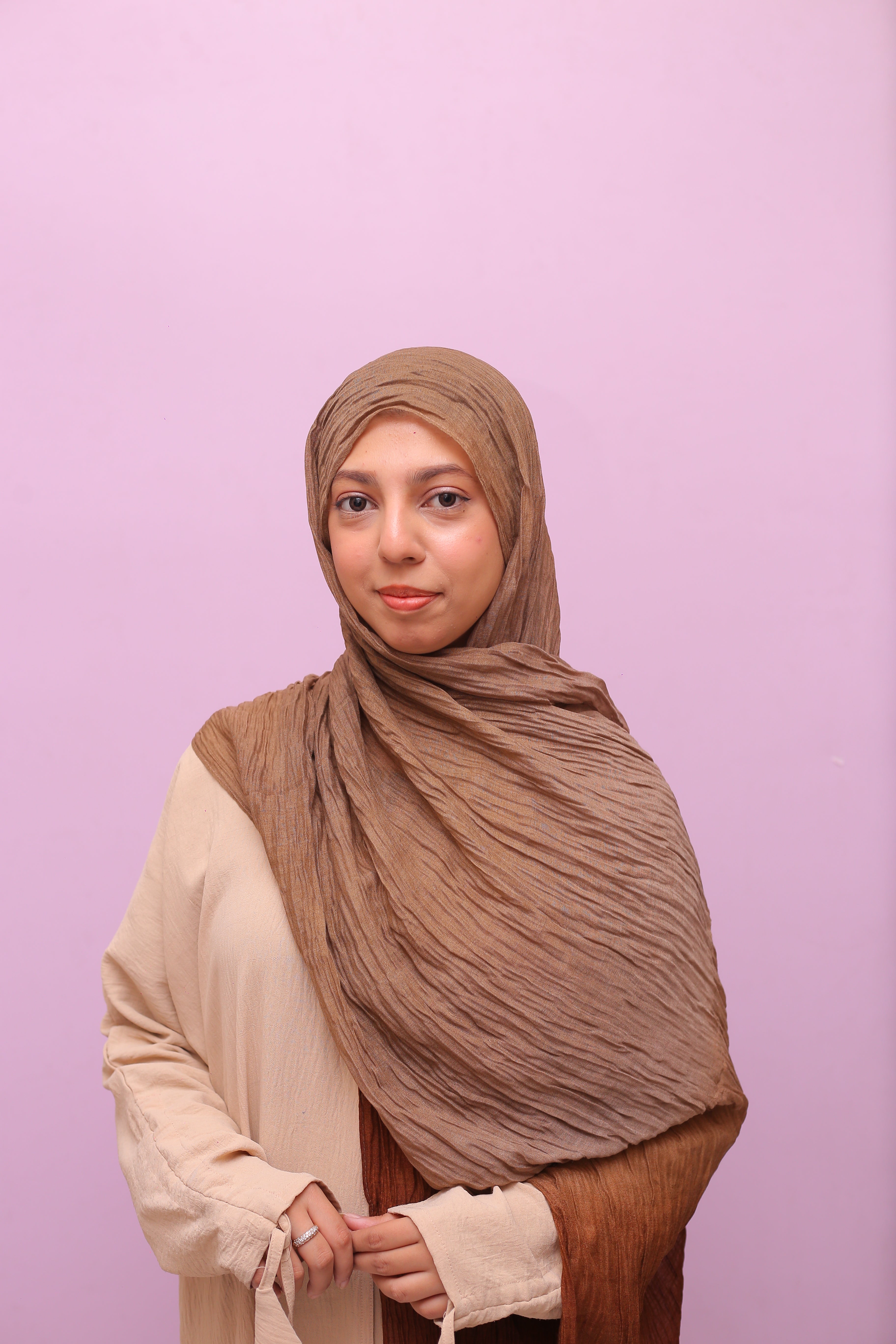Ombre Crinkle Hijab – Warm Caramel