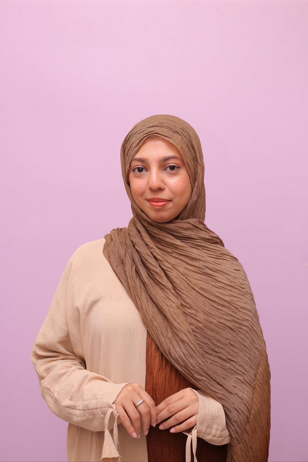 Ombre Crinkle Hijab – Warm Caramel