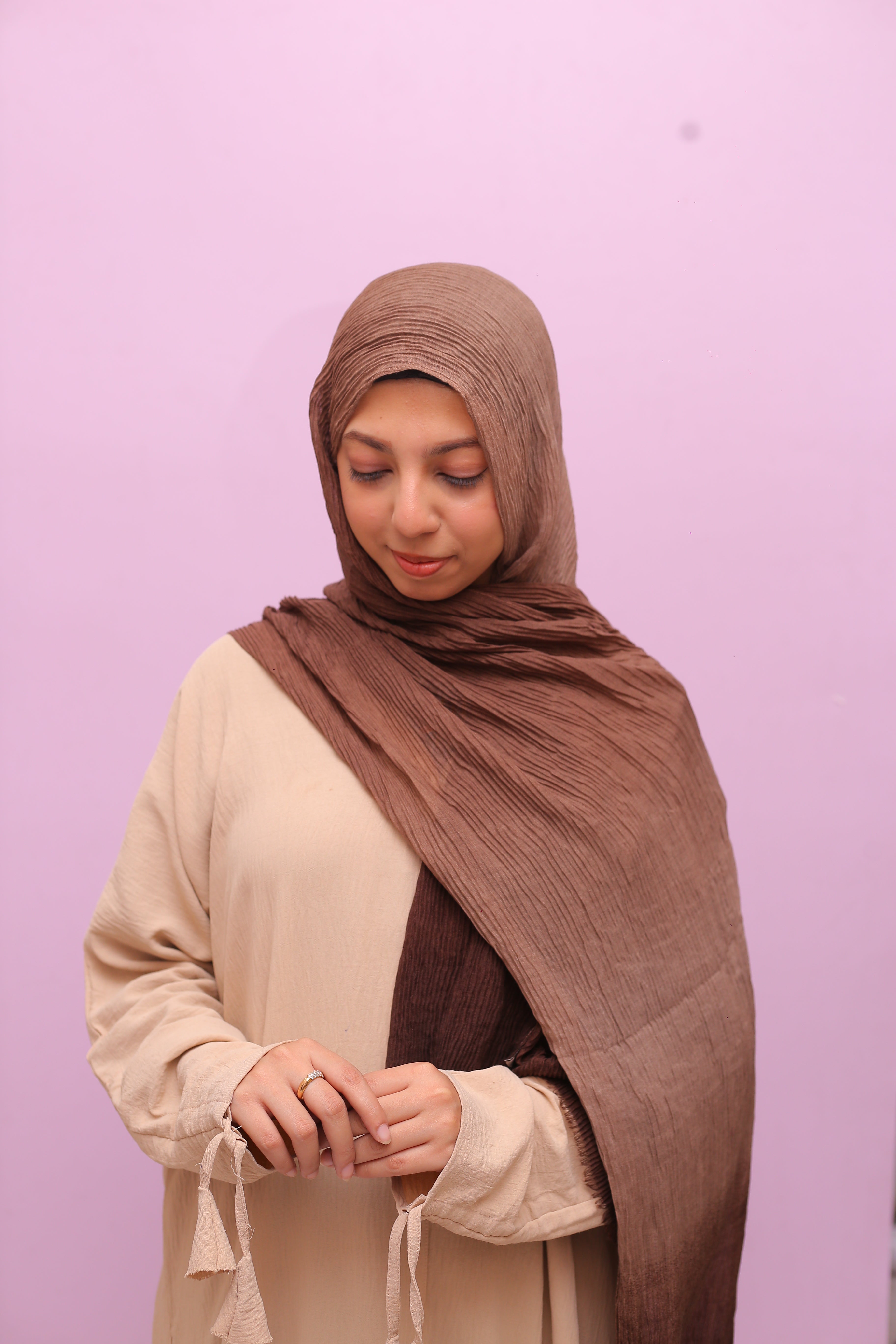 Ombre Crinkle Hijab– Earth Latte